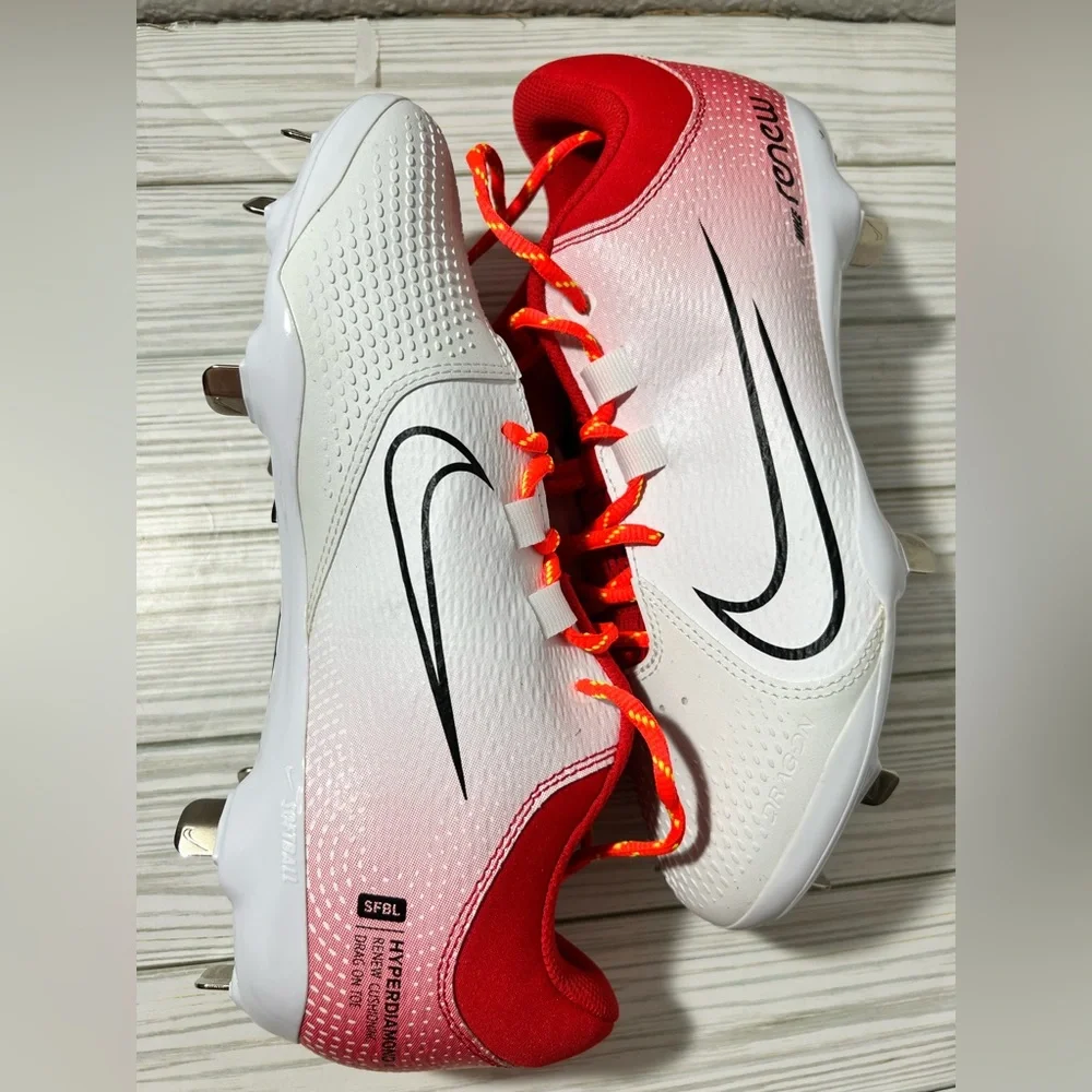 Nike‎ Women's Hyperdiamond 4 Pro Metal Fastpitch Softball Cleats Size 9.5 white